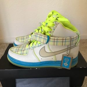 NIKE Air Forces 💚